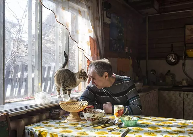 西伯利亚 萨哈 漫长的冬季 老人和猫
