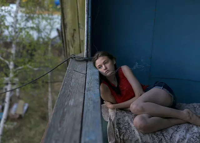 西伯利亚 萨哈 漫长的冬季 窗边的少女