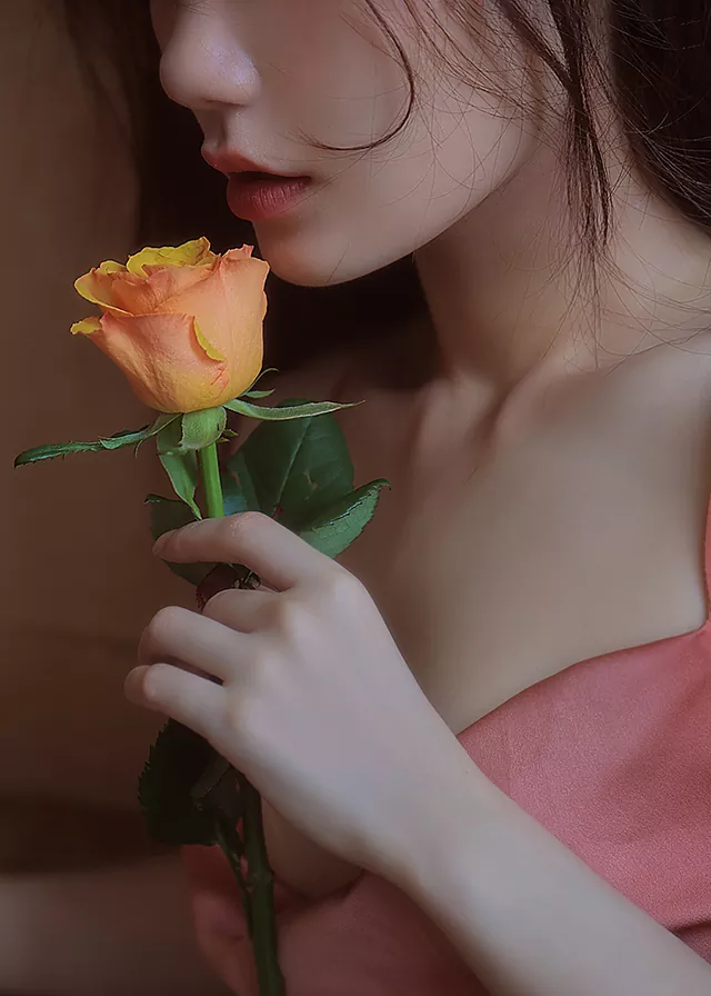 优雅静美的女性写真 美背 红唇