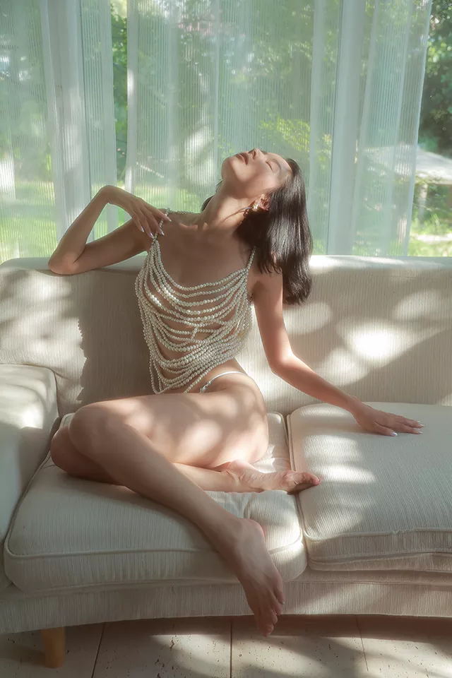 性感的 优雅的 年轻女子写真照片