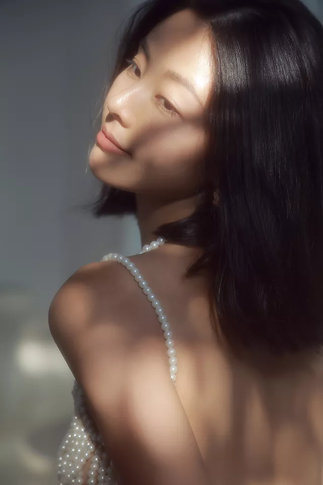 性感的 优雅的 年轻女子写真照片