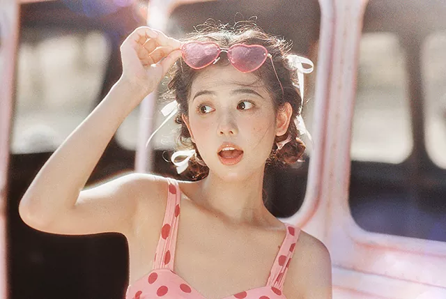 泳装少女 夏日海滩