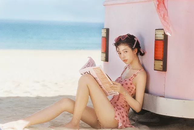 泳装少女 夏日海滩