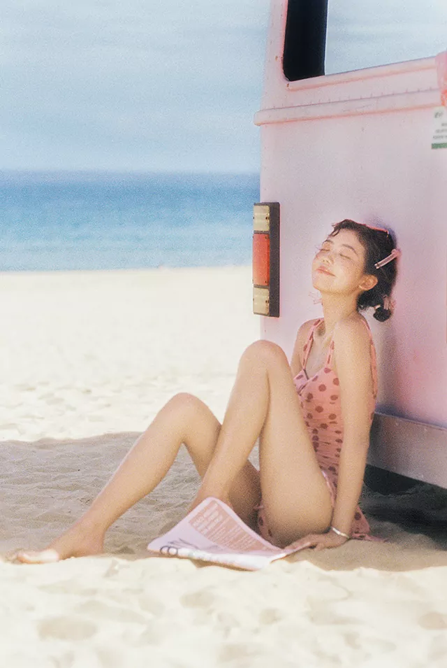泳装少女 夏日海滩
